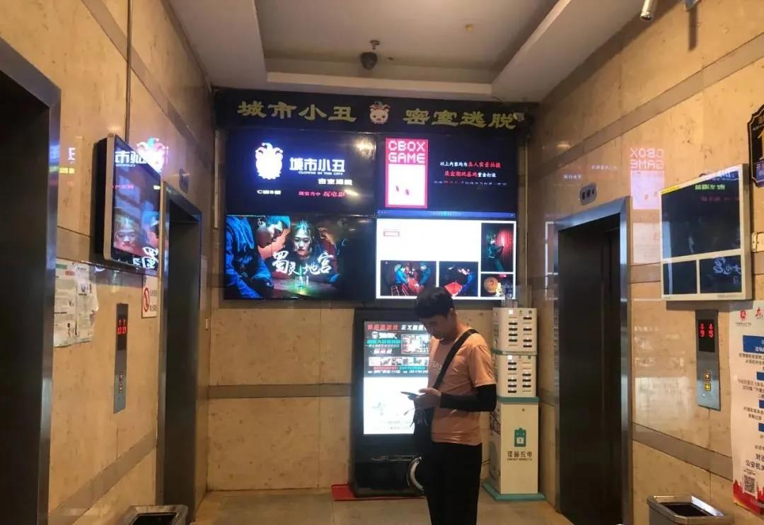 仅电梯广告年入超23万，业主却成“局外人”！呼市海亮广场物业10年间在公共区域广告费上获利多少？