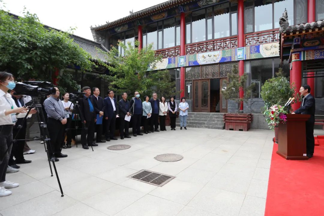 内蒙古首家新闻发布研究机构在内蒙古鸿德文理学院成立!