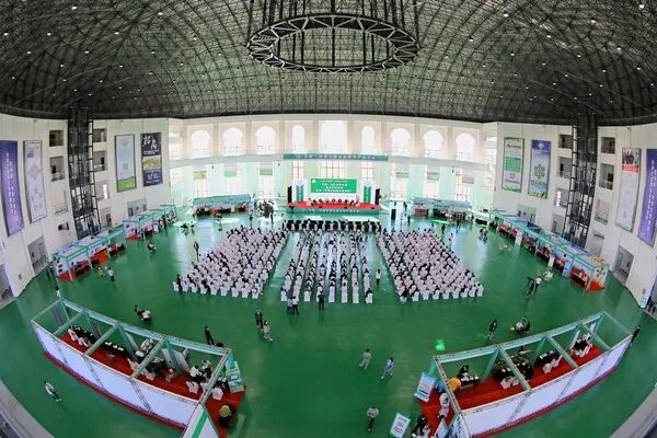 中国·内蒙古第四届牧草产业大会在兴安盟科右前旗开幕