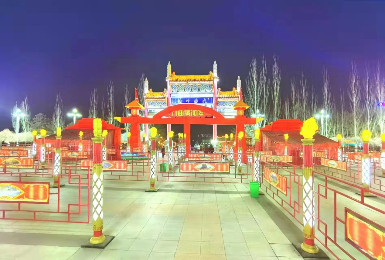 内蒙古一小县城五万多人狂欢喜迎元宵节