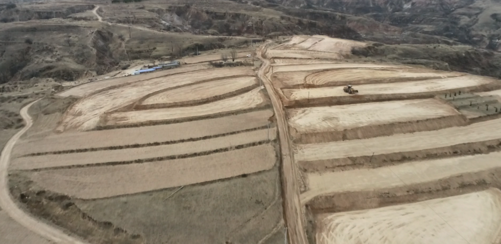 鄂尔多斯市：万亩荒地变梯田