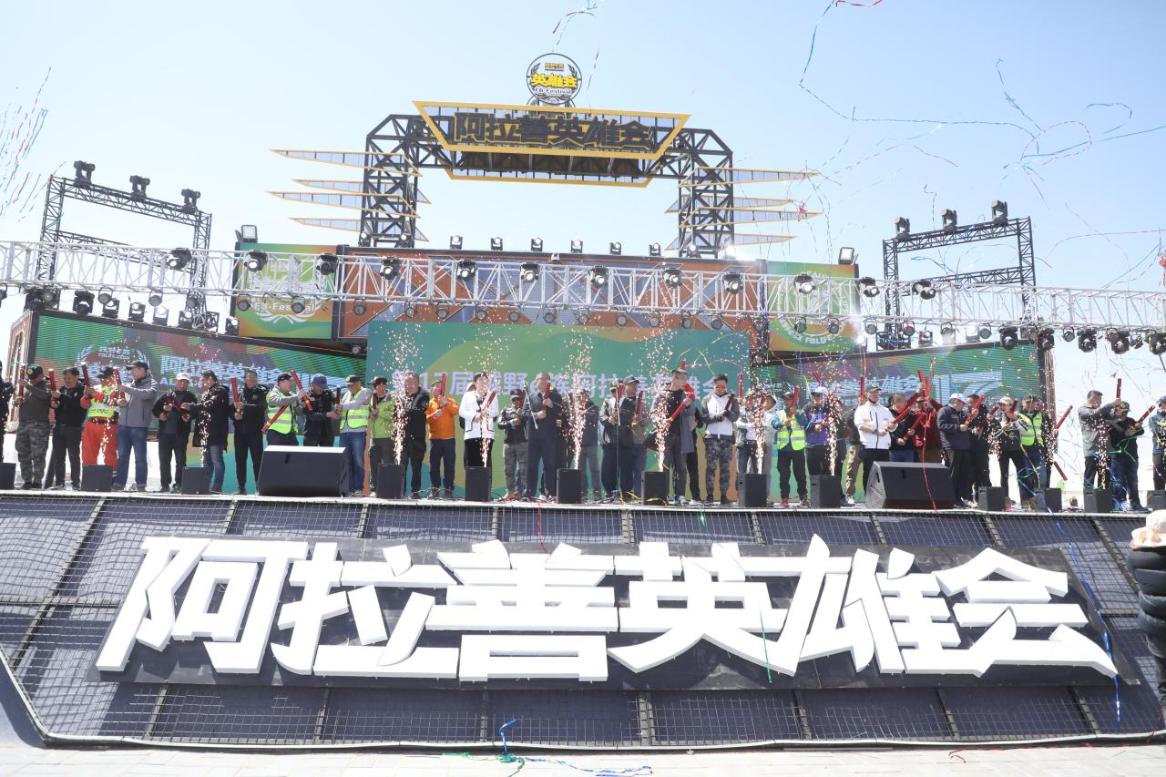 全国三万多越野爱好者齐聚拉阿拉善英雄会