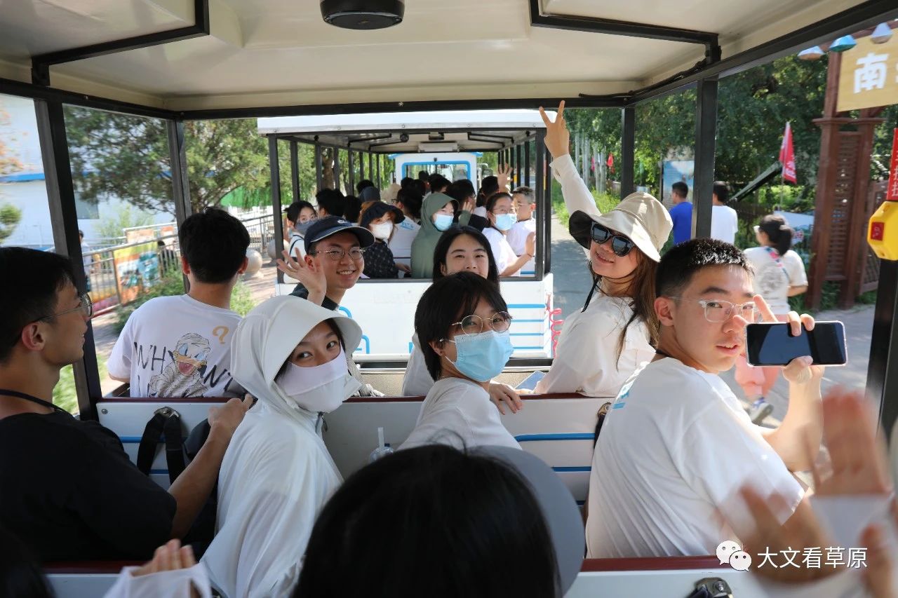 香港学子漫游南海湿地与野生鸟类亲密接触