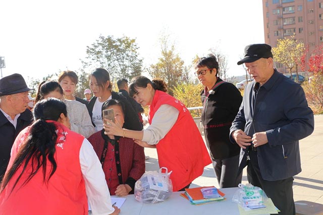 鄂尔多斯市伊金霍洛旗阿勒腾席热镇：以主题教育之“笔”写好民生“幸福答卷”