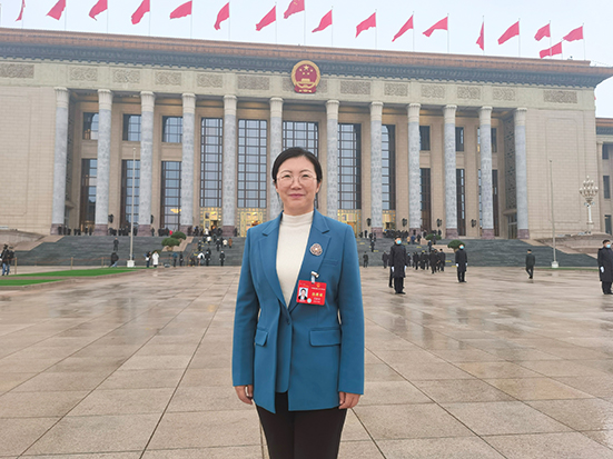 全国人大代表、伊利集团王彩云： 以科技创新推动产业创新，加速推进形成新质生产力