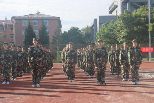 英姿飒爽燃青春 砥砺前行启新程