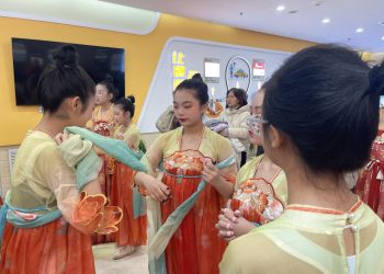 逐梦琴音：13岁少年孙子涵的古筝华章